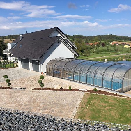 Landhaus Ferienwohnungen Mit Pool Und Wellness Neukirchen-Balbini Exteriör bild