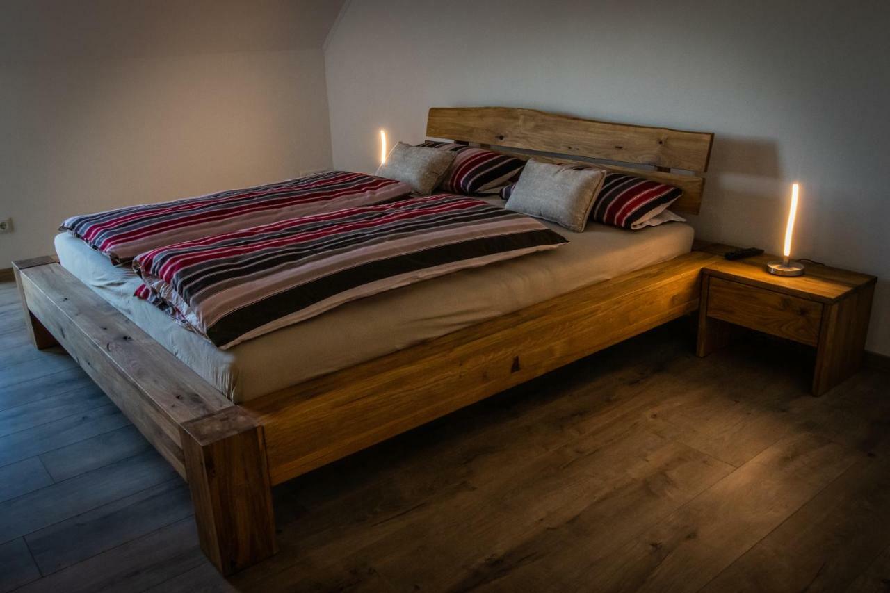 Landhaus Ferienwohnungen Mit Pool Und Wellness Neukirchen-Balbini Exteriör bild