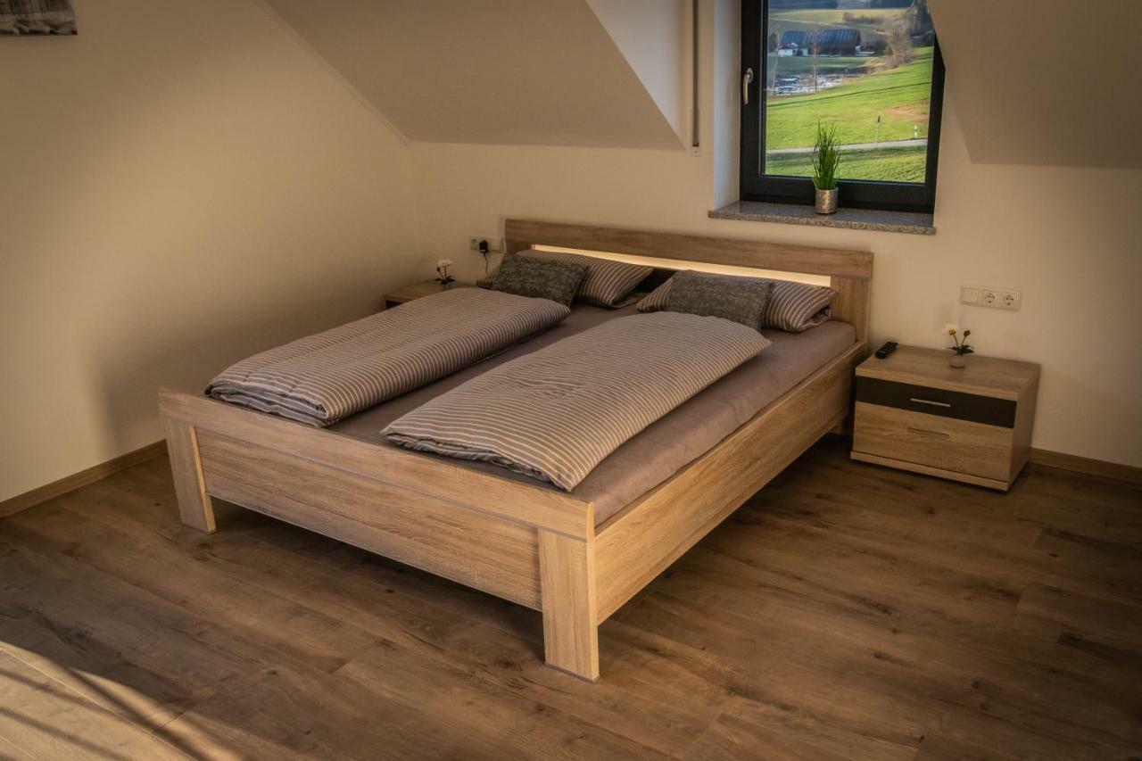 Landhaus Ferienwohnungen Mit Pool Und Wellness Neukirchen-Balbini Exteriör bild
