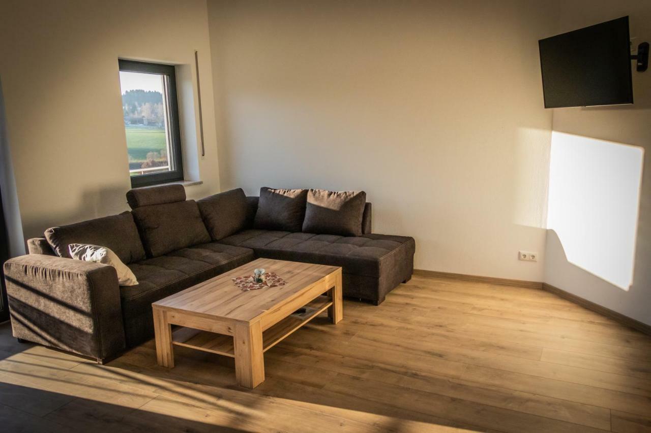 Landhaus Ferienwohnungen Mit Pool Und Wellness Neukirchen-Balbini Exteriör bild