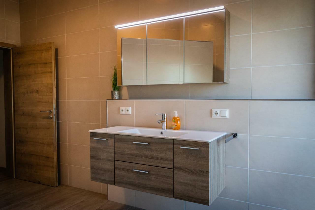 Landhaus Ferienwohnungen Mit Pool Und Wellness Neukirchen-Balbini Exteriör bild