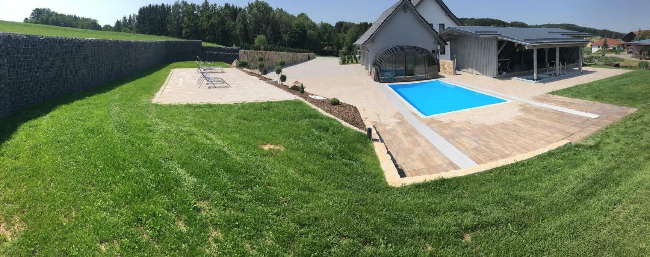 Landhaus Ferienwohnungen Mit Pool Und Wellness Neukirchen-Balbini Exteriör bild