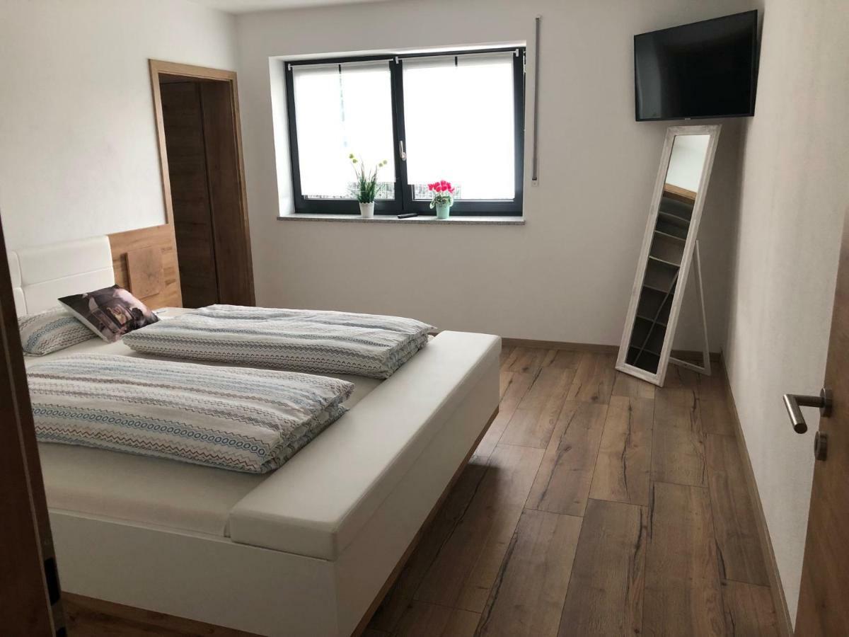 Landhaus Ferienwohnungen Mit Pool Und Wellness Neukirchen-Balbini Exteriör bild
